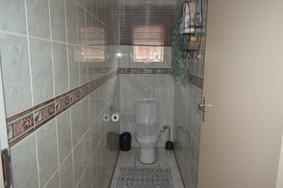 4 Bedroom Property for Sale in Flimieda North West